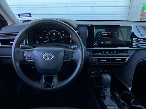 Used 2025 Toyota Camry LE image 13