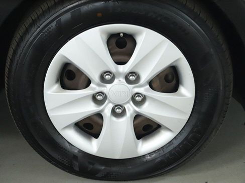 Used 2017 Kia Forte LX image 10