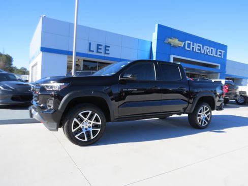 Used 2023 Chevrolet Colorado Z71 w/ Z71 Convenience Package 2 image 1