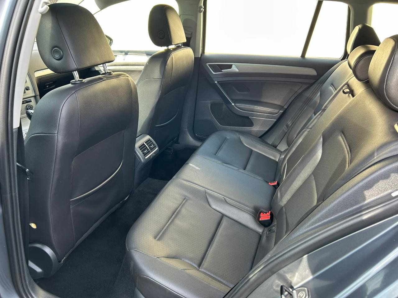Used 2015 Volkswagen Golf TDI SE FWD image 13