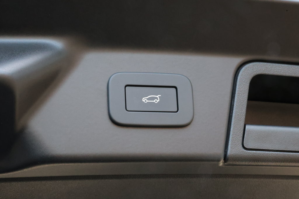 New 2026 Land Rover Range Rover Velar S AWD/4WD image 10