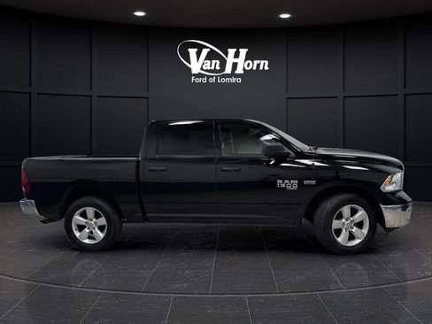 Used 2022 RAM 1500 Classic SLT image 2