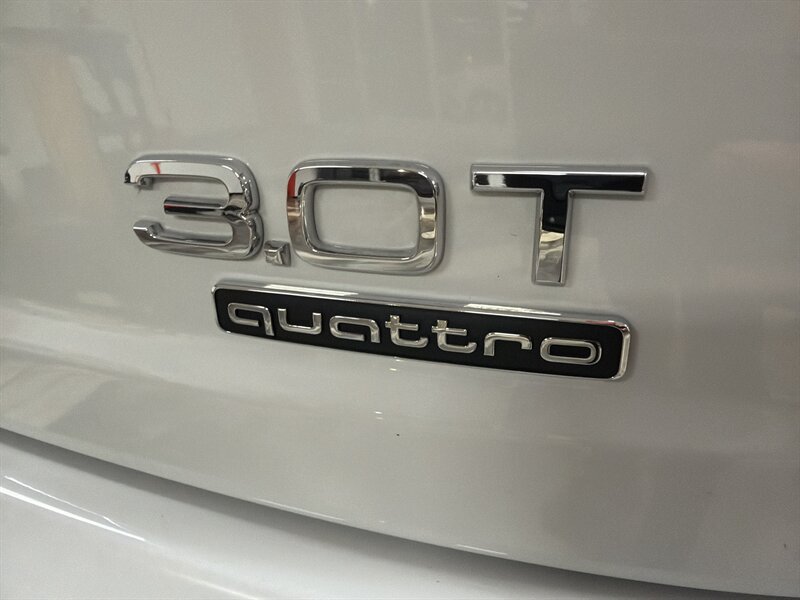 Used 2018 Audi Q7 3.0T Prestige w/ Prestige Package AWD/4WD image 14