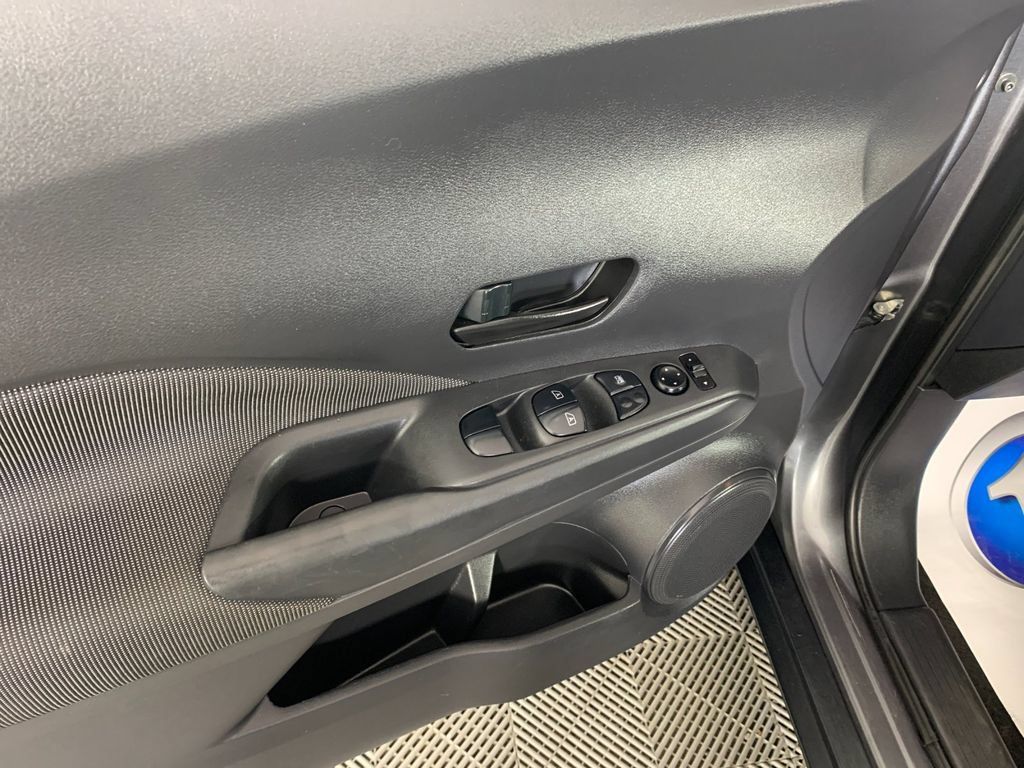 Used 2020 Nissan Kicks S FWD image 14