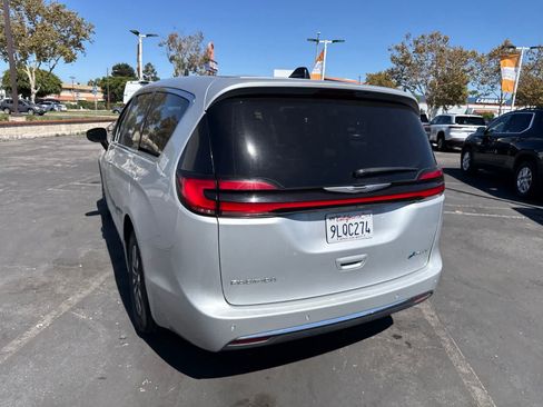 Used 2024 Chrysler Pacifica Limited FWD image 19