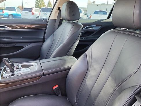 Used 2019 BMW 740i image 22