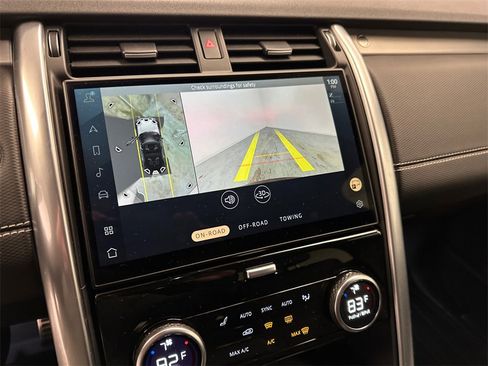 Used 2024 Land Rover Discovery Dynamic SE image 25