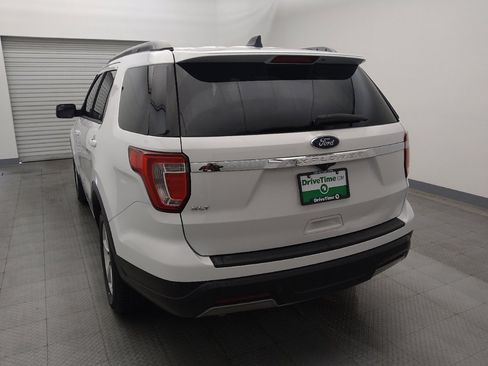 Used 2019 Ford Explorer XLT image 6