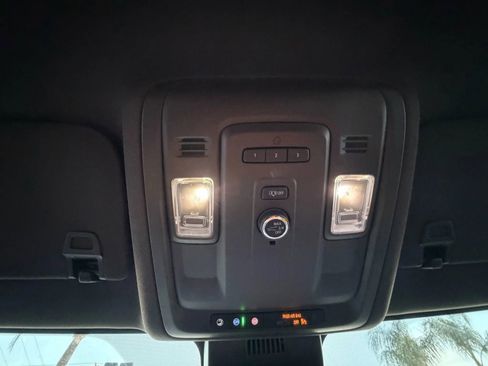 Used 2023 GMC Yukon XL SLT image 28