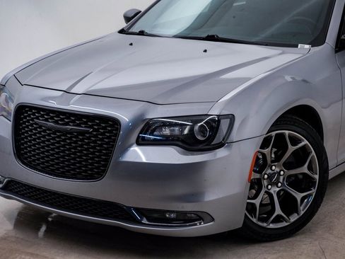 Used 2015 Chrysler 300 S image 4