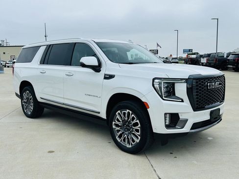 Used 2023 GMC Yukon XL Denali Ultimate w/ LPO, Floor Liner Package AWD/4WD image 2