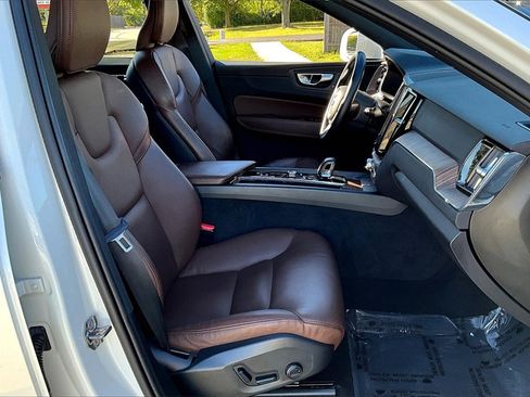 Used 2022 Volvo XC60 B5 Momentum w/ Advanced Package image 30