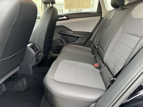 Certified 2022 Volkswagen Taos SE FWD image 15