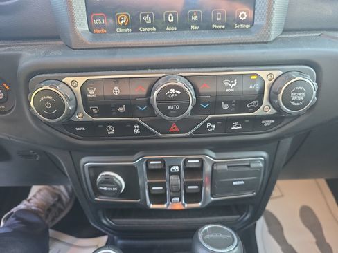 Used 2023 Jeep Gladiator Overland AWD/4WD image 18