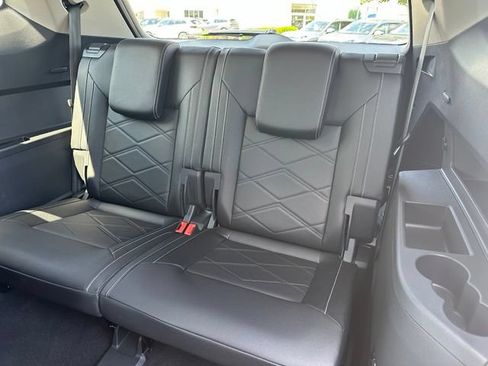 Used 2025 Volkswagen Atlas SE AWD/4WD image 32