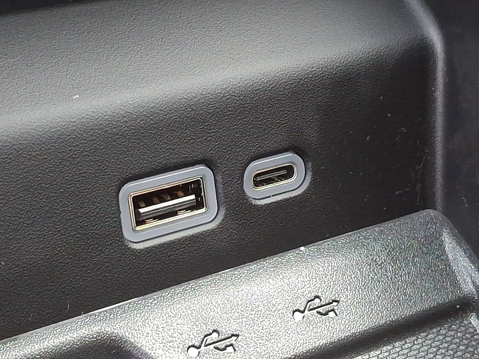 Certified 2025 Chevrolet Suburban High Country AWD/4WD image 30