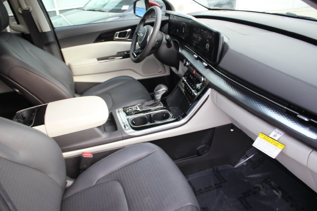 Used 2024 Kia Carnival SX Prestige FWD image 38