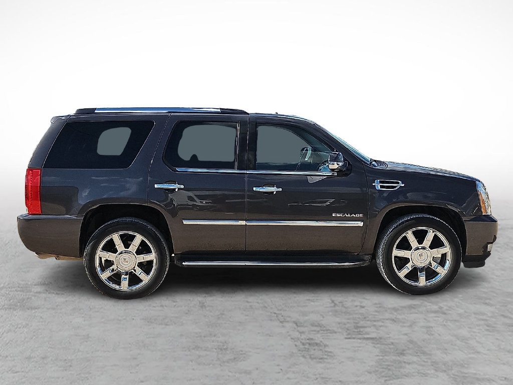 Used 2011 Cadillac Escalade Luxury RWD image 12