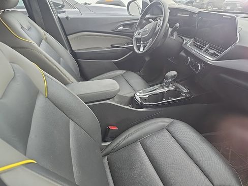 Used 2024 Chevrolet Trax ACTIV w/ Sunroof Package image 3