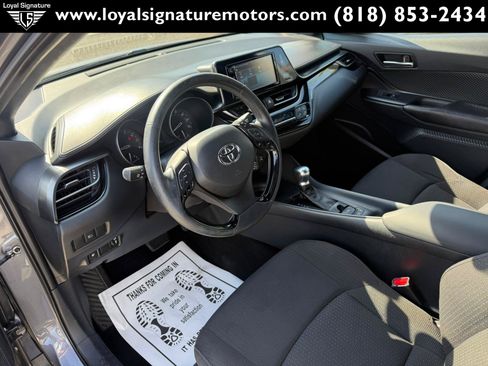 Used 2018 Toyota C-HR XLE FWD image 16