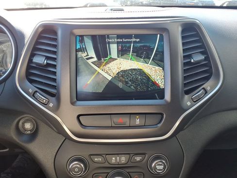 Used 2022 Jeep Cherokee Trailhawk w/ Sun, Sound & Nav Group AWD/4WD image 23