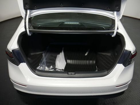 New 2025 Honda Accord SE image 6