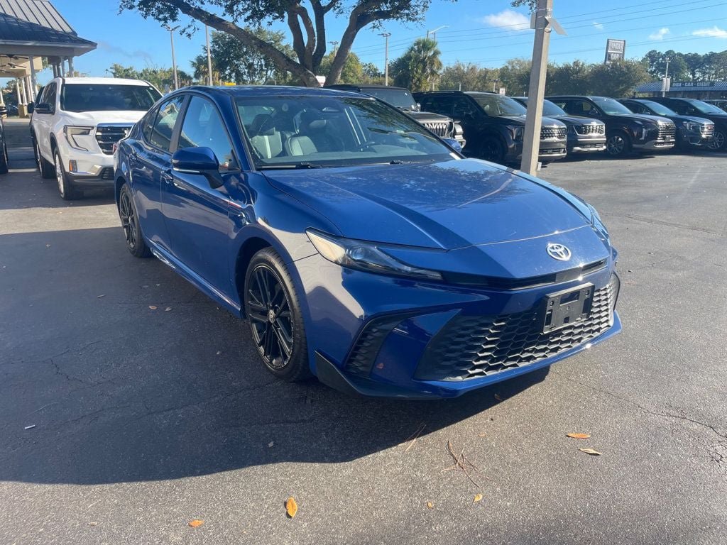 Used 2025 Toyota Camry SE FWD image 5