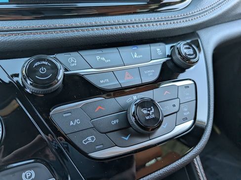 New 2026 Chrysler Pacifica Pinnacle w/ Trailer Tow Group image 36