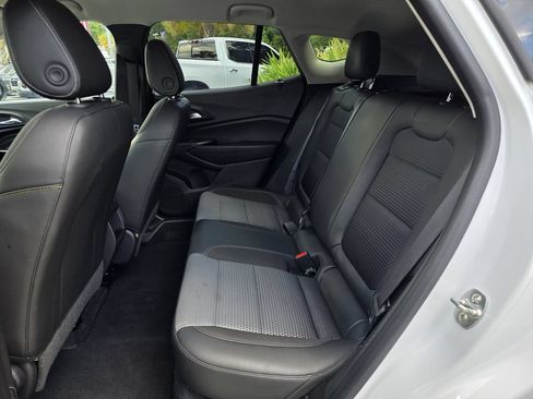 Used 2025 Chevrolet Trax LT FWD image 9