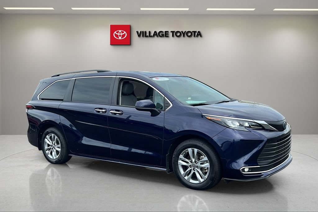 Certified 2024 Toyota Sienna XLE AWD/4WD image 7
