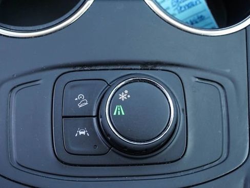Used 2024 GMC Terrain SLE FWD image 23