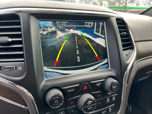 Used 2018 Jeep Grand Cherokee Overland image 10