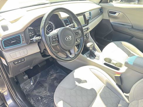 Used 2018 Kia Niro LX FWD image 30