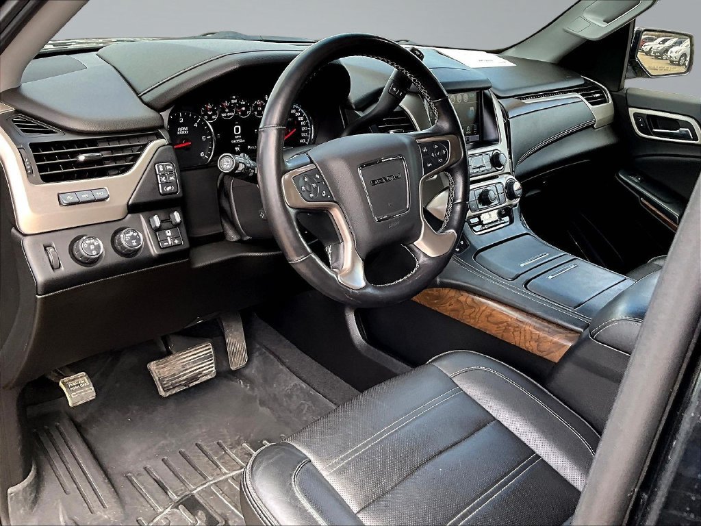 Used 2019 GMC Yukon Denali w/ Denali Ultimate Black Edition AWD/4WD image 19