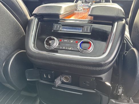 Used 2019 Lincoln Navigator Reserve image 35