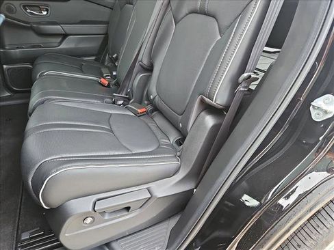 Used 2025 Honda Pilot Elite image 16