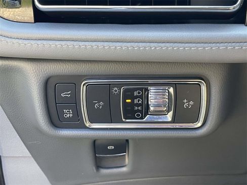 Used 2022 Lincoln Nautilus Reserve w/ Equipment Group 201A image 18