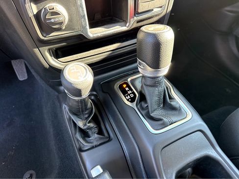 Certified 2022 Jeep Wrangler Unlimited Sport image 23