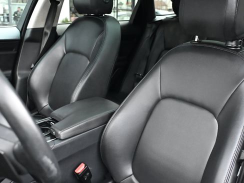 Used 2020 Jaguar F-PACE Premium image 14