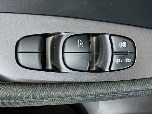 Used 2024 Nissan Leaf S image 15