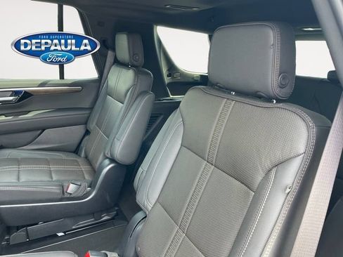 Used 2025 Chevrolet Tahoe High Country AWD/4WD image 17