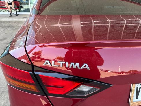 Used 2024 Nissan Altima 2.5 SV w/ SV Premium Package FWD image 15