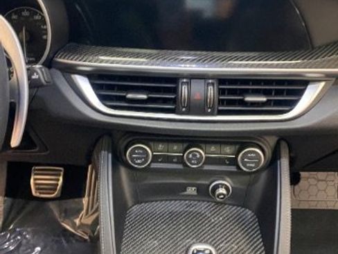 Used 2023 Alfa Romeo Stelvio Estrema image 29