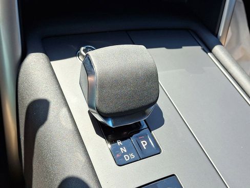 Certified 2025 Land Rover Discovery Dynamic SE AWD/4WD image 25