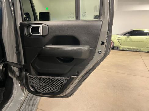 Used 2020 Jeep Wrangler Unlimited Sahara image 33