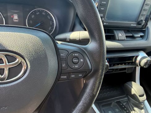 Used 2021 Toyota RAV4 LE image 16