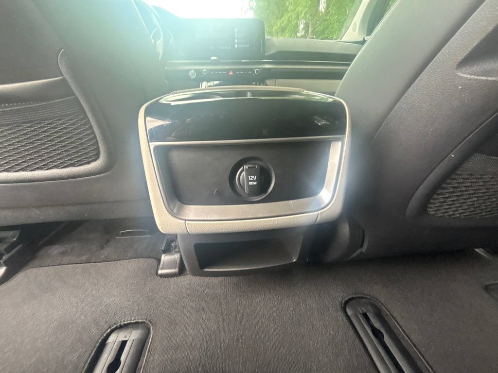 Used 2024 Kia Carnival EX FWD image 17