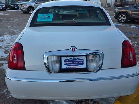 Used 2000 Lincoln Town Car Signature image 6