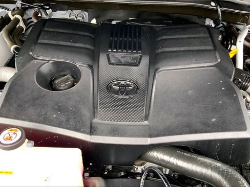 Used 2024 Toyota Tundra Limited w/ Power Package AWD/4WD image 32