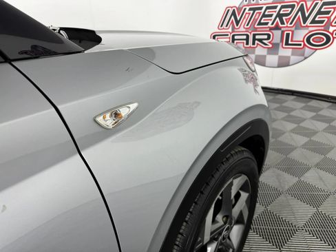 Used 2021 Hyundai Venue SEL FWD image 29